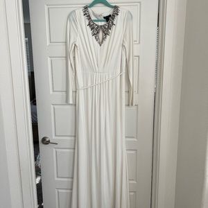 White dress/collar embroidery